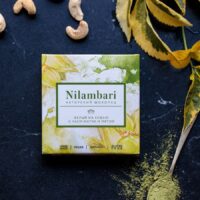 Шоколад Nilambari горький белый на кешью с чаем матча и мятой (65г)