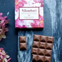 Шоколад Nilambari белый на кешью "Ягода-малина" (65г)